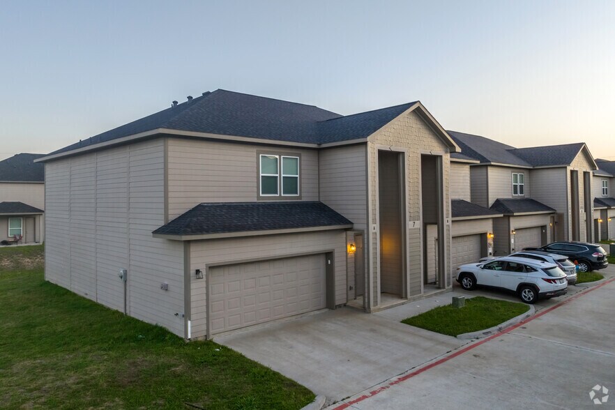 Primary Photo Of 18620 Louetta Creek Dr, Spring Apartments For Sale