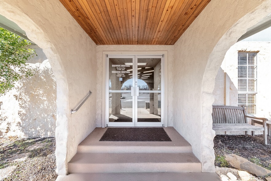 More Photos Of 305 W Dallas St, Llano Religious Facility For Sale
