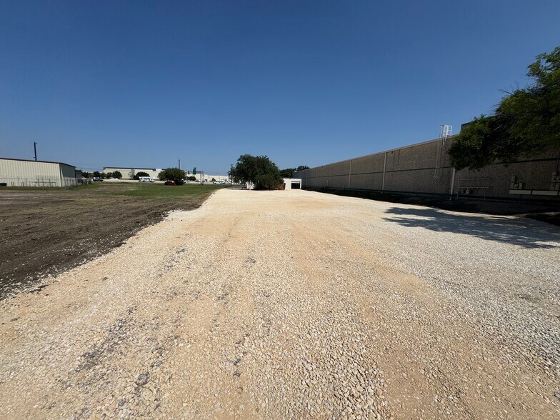 More Photos Of 8539 NE Loop 410, San Antonio Service For Lease