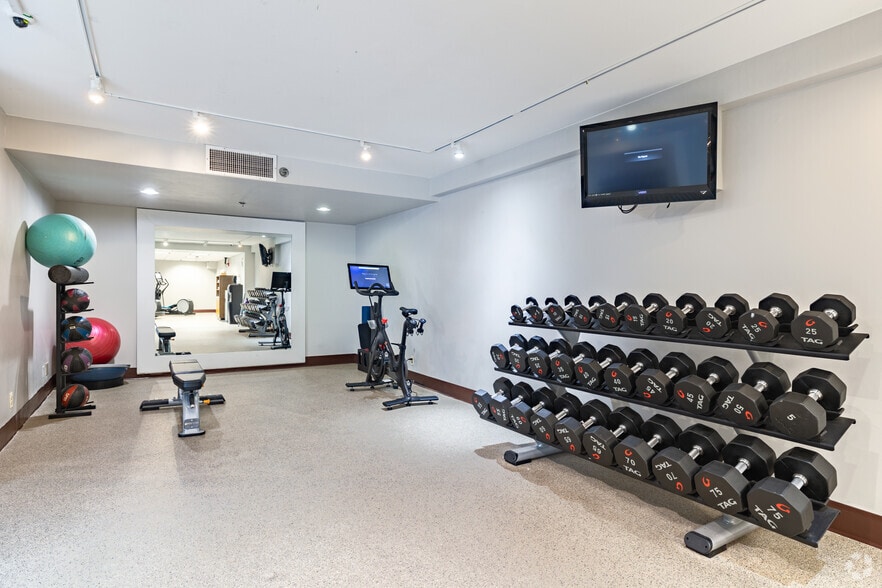 More Photos Of 2055 S Park Pl SE, Atlanta Hotel For Sale