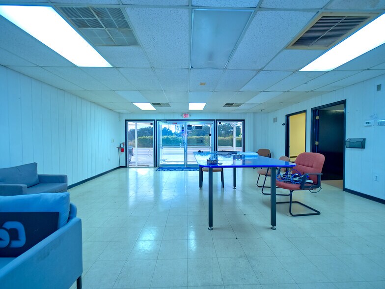 More Photos Of 1451 E Jefferson St, Brooksville Flex For Lease