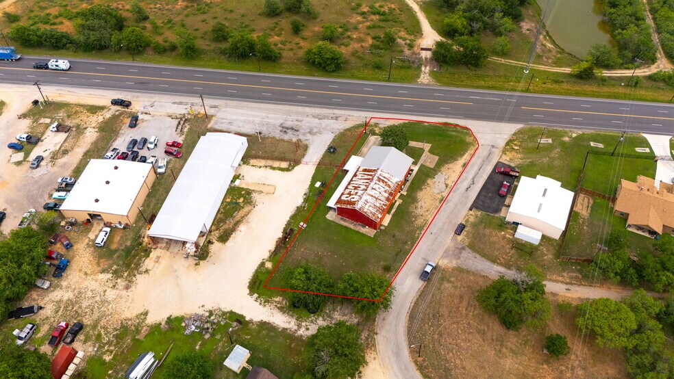 More Photos Of 805 N Magnolia Ave, Luling Flex For Sale