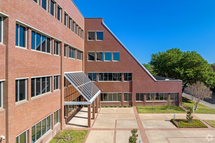 More Photos Of 8713 Airport Fwy, North Richland Hills Office For Lease