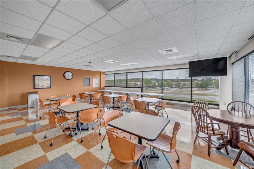 More Photos Of 4885 Riverside Dr, Macon-Bibb Office For Lease