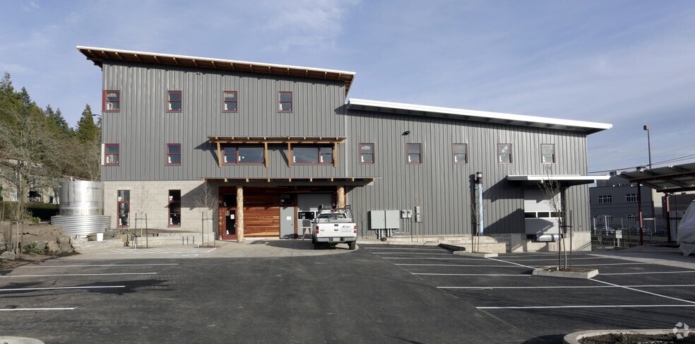 More Photos Of 120 Shelton McMurphey Blvd, Eugene Office For Lease