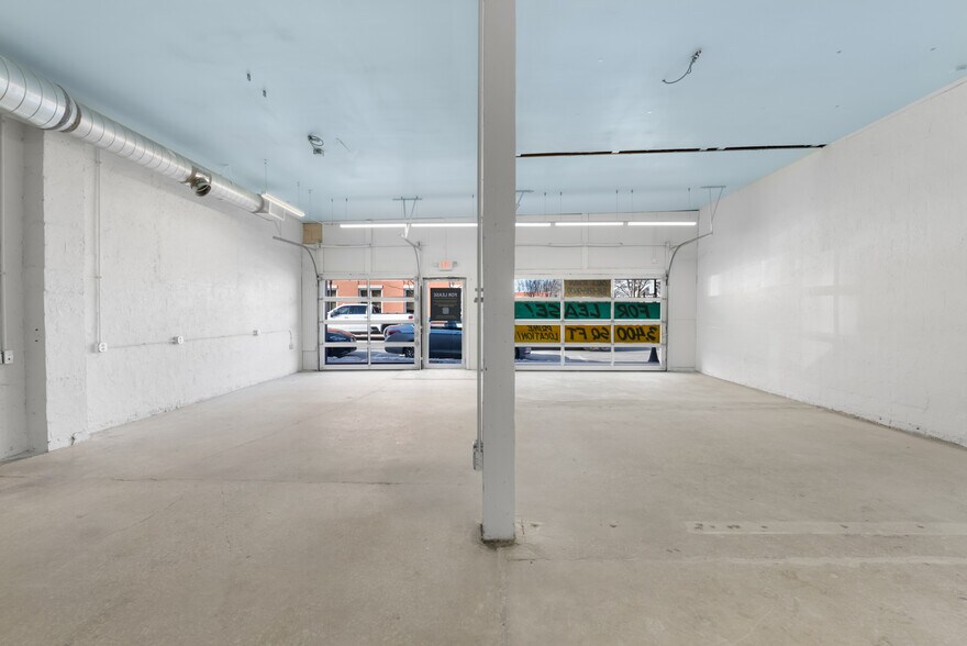 More Photos Of 127 SE 3rd St, Lees Summit Freestanding For Lease