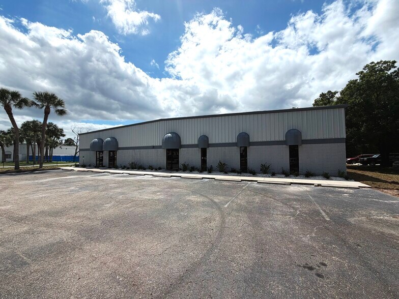 More Photos Of 5826-5830 Corporation Cir, Fort Myers Warehouse For Sale