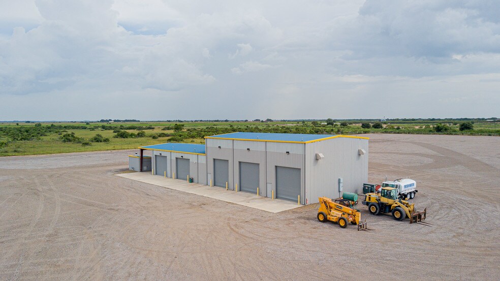 More Photos Of 7044 Interstate 10, Sealy Distribution For Sale