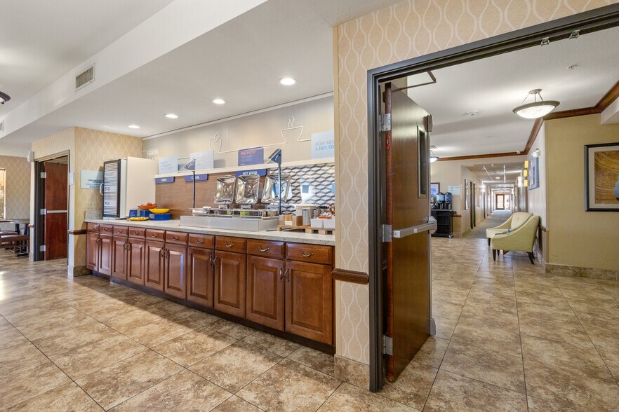 More Photos Of 2700 Lenwood Rd, Barstow Hotel For Sale