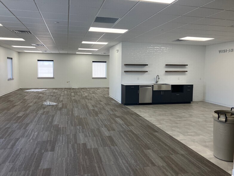 More Photos Of 2935 Universal Ct, Oshkosh Medical For Lease