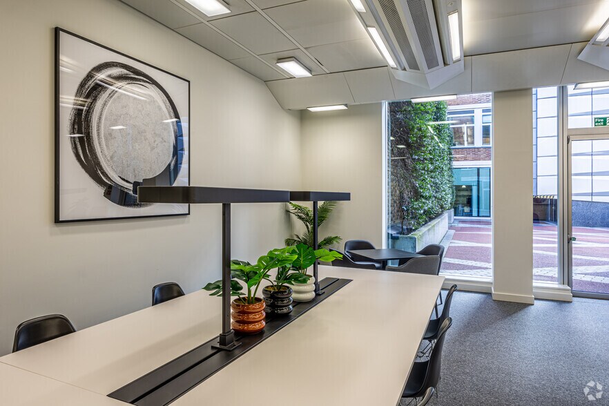 More Photos Of 55 Baker St, London Office For Lease