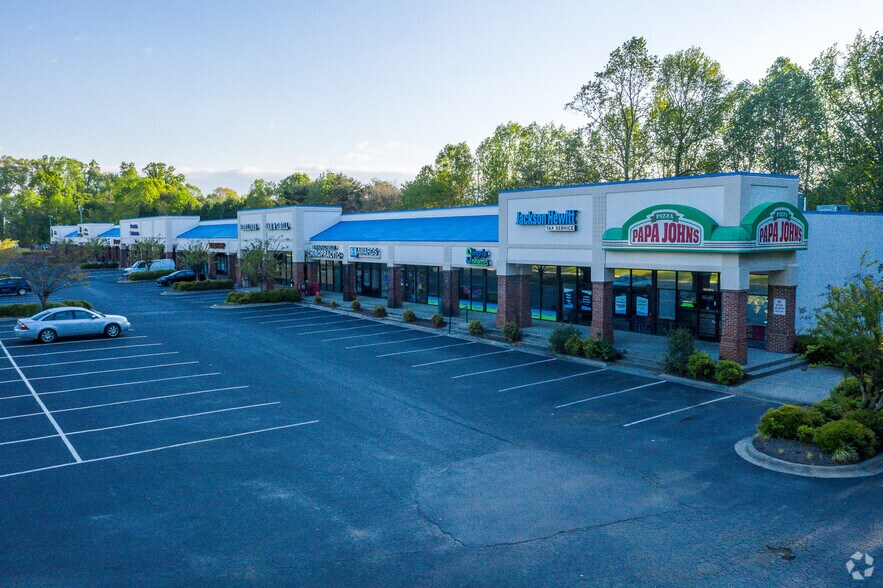 More Photos Of 2785 Charlotte Hwy, Mooresville General Retail For Lease
