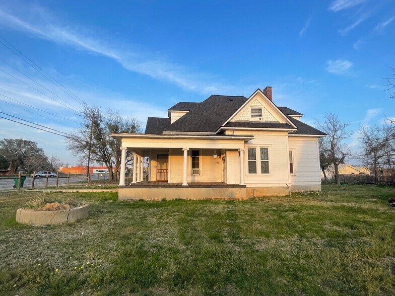 More Photos Of 215 W Main St, Lometa Specialty For Sale