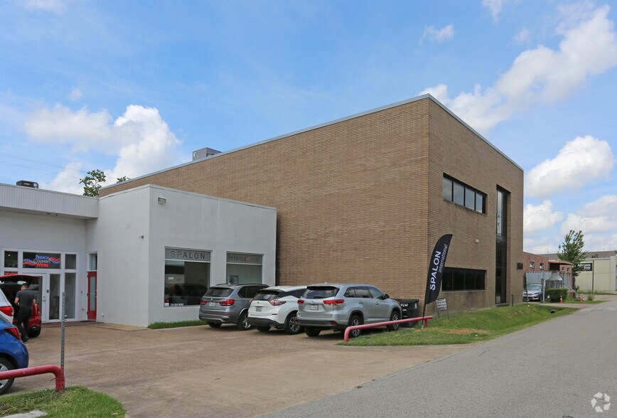 More Photos Of 2441 Bartlett St, Houston Office For Sale