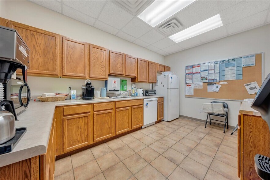 More Photos Of 2408 Electric Rd, Roanoke Medical For Lease