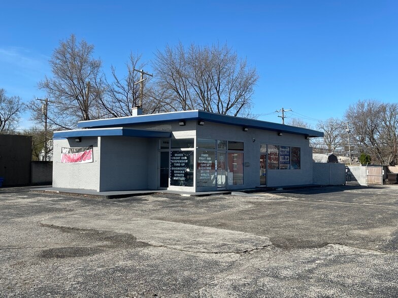 Primary Photo Of 37 W 10 Mile Rd, Hazel Park Auto Dealership For Sale