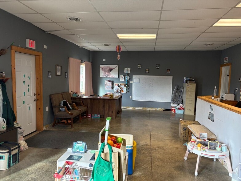 More Photos Of 1367-0 E US Highway 40, Brazil Service For Lease