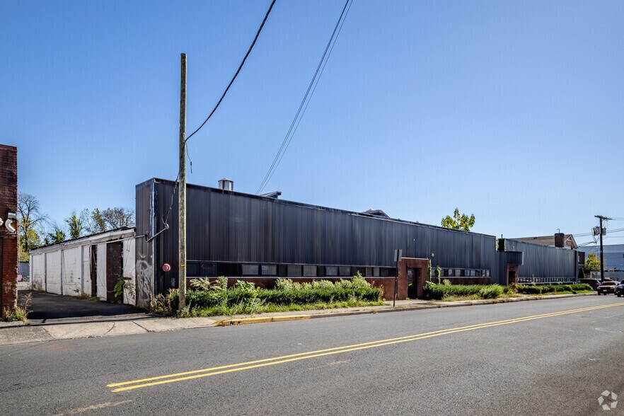 Primary Photo Of 386-394 Coit St, Irvington Manufacturing For Lease