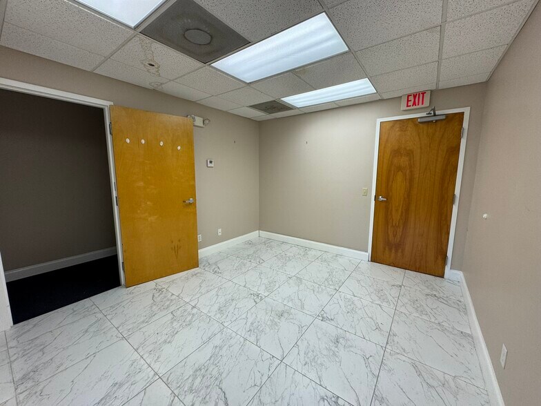 More Photos Of 4532 Tamiami Trl E, Naples Office For Lease