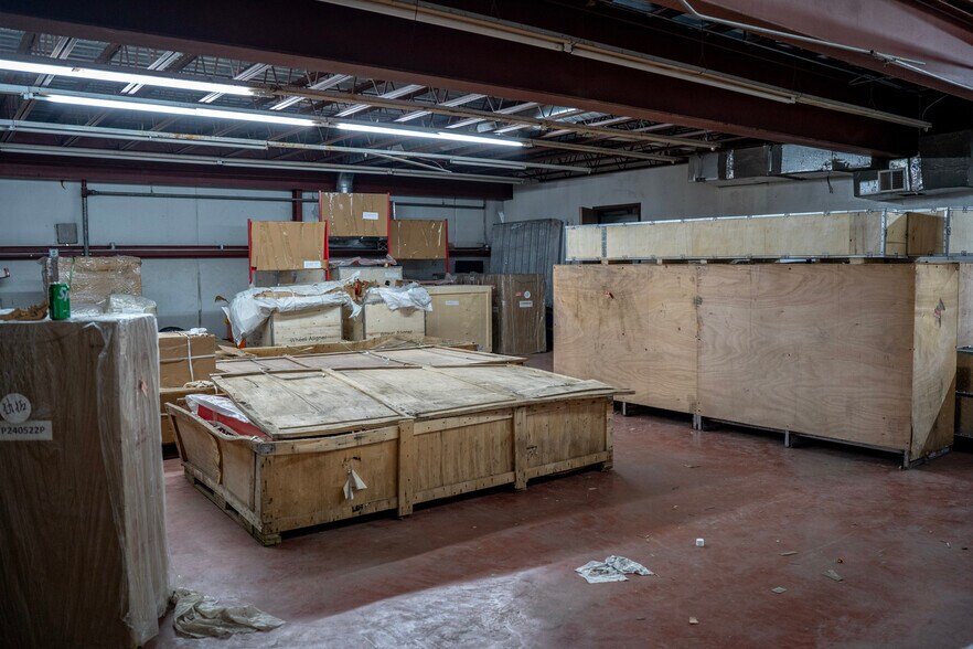 More Photos Of 4925 Avenue H, Rosenberg Warehouse For Lease