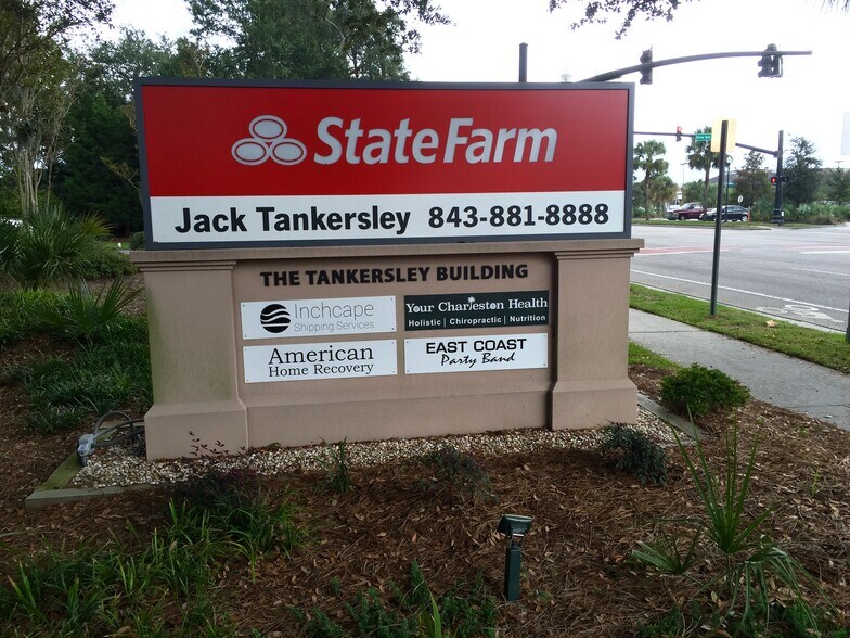 More Photos Of 454 W Coleman Blvd, Mount Pleasant Office For Lease