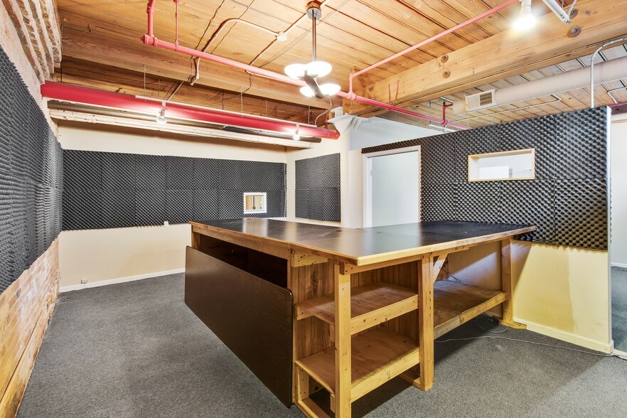 More Photos Of 1327 W Washington Blvd, Chicago Loft Creative Space For Lease