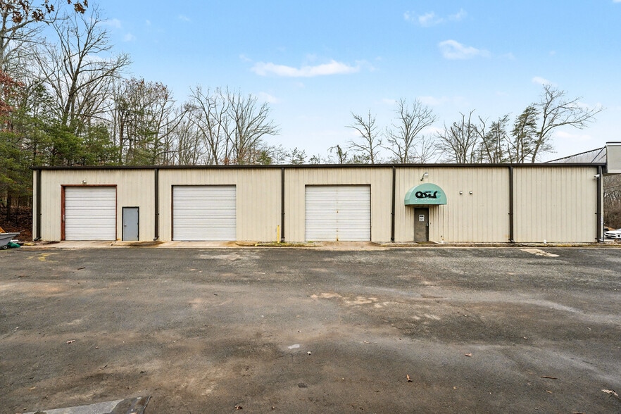 More Photos Of 670 Cambridge St, Fredericksburg Warehouse For Lease