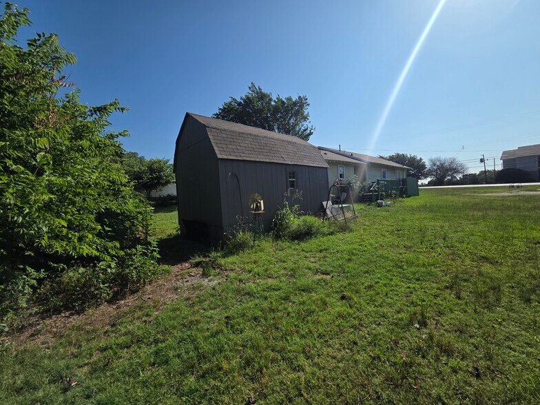 More Photos Of 531 N Main St, Joshua Office Residential For Sale
