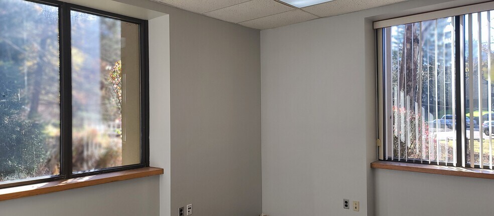 More Photos Of 4074 Mt Royal Blvd, Allison Park Medical For Lease