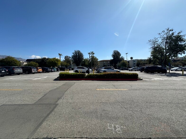 More Photos Of 396-400 S Lake Ave, Pasadena Storefront For Lease