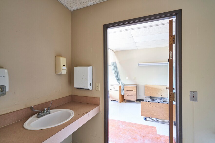 More Photos Of 16231 Broadway Ave, Maple Heights Assisted Living For Sale