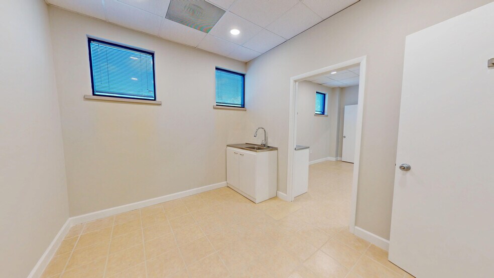 More Photos Of 130 N Gross Rd, Kingsland Medical For Sale