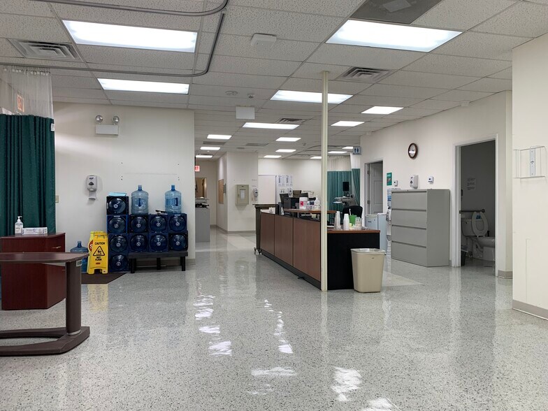 More Photos Of 2550 S Oak Park Ave, Berwyn Medical For Sale