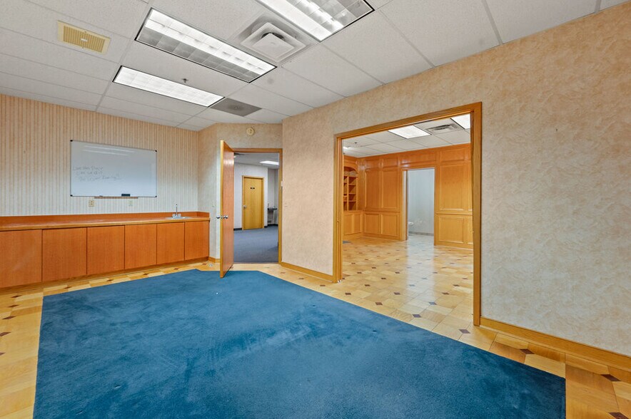 More Photos Of 143 Commerce Blvd, Loveland Warehouse For Sale