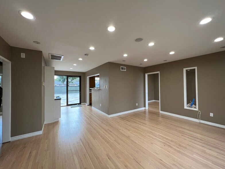 More Photos Of 4652 Katella Ave, Los Alamitos Office For Lease