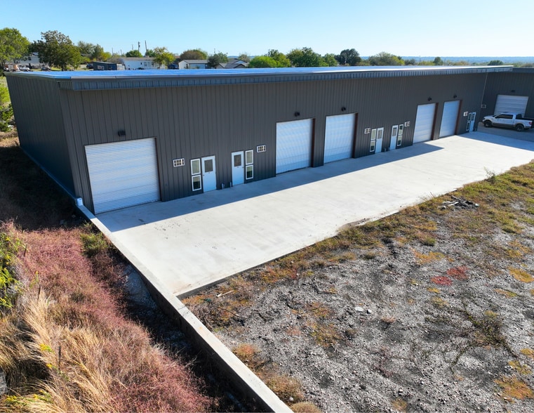 More Photos Of 418 High Rd, Kyle Truck Terminal For Lease