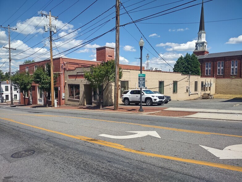 Primary Photo Of 400 5th St, Lynchburg Storefront For Sale