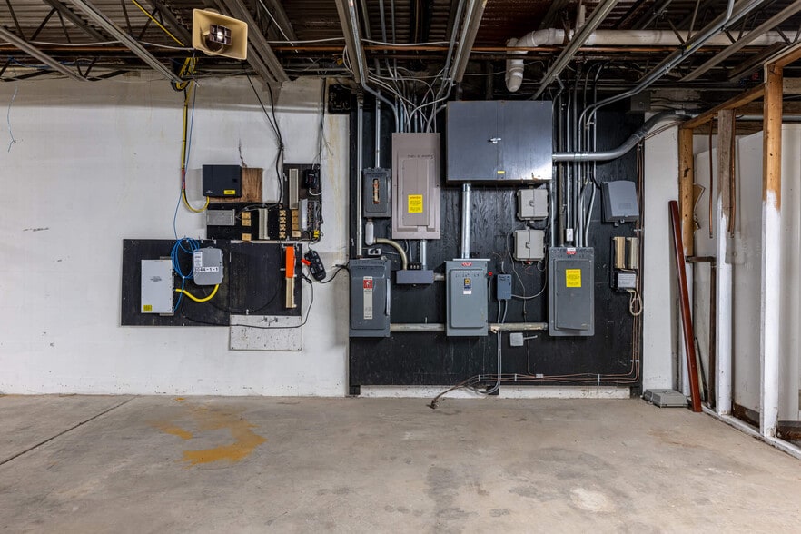 More Photos Of 3040-3050 S Kettering Blvd, Moraine Freestanding For Sale