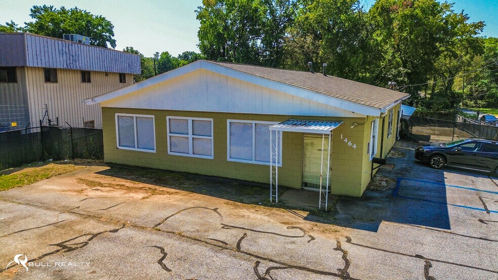 More Photos Of 1464 Willingham Dr, East Point Light Distribution For Sale