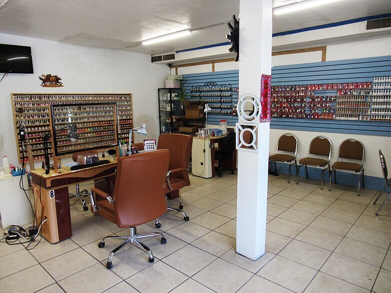 More Photos Of 730 E Edwardsville Rd, Wood River Restaurant For Sale