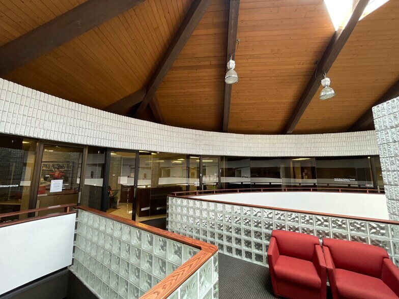 More Photos Of 950 Lee St, Des Plaines Office For Lease