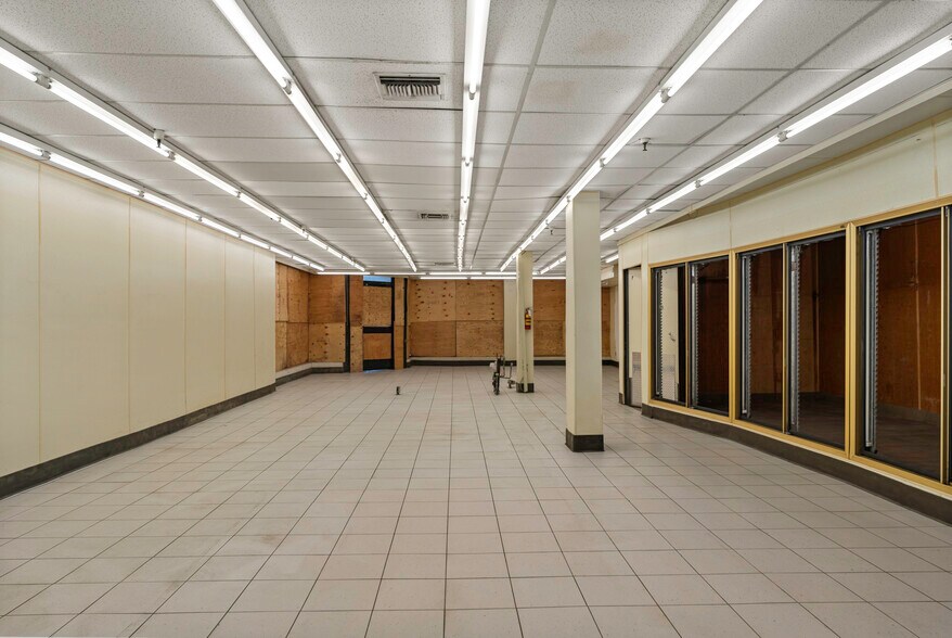 More Photos Of 900-910 Clement St, San Francisco Storefront Retail Office For Lease