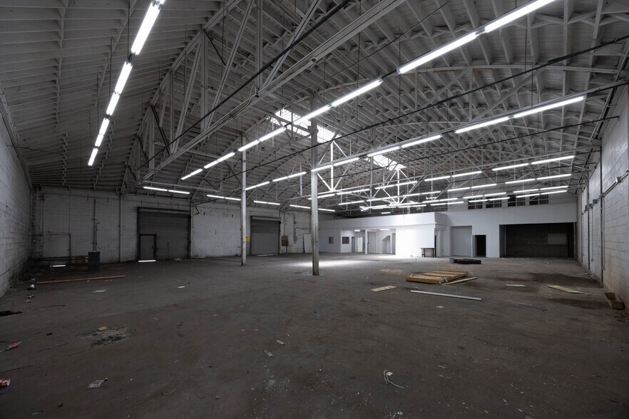 More Photos Of 326-330 W 58th St, Los Angeles Warehouse For Sale