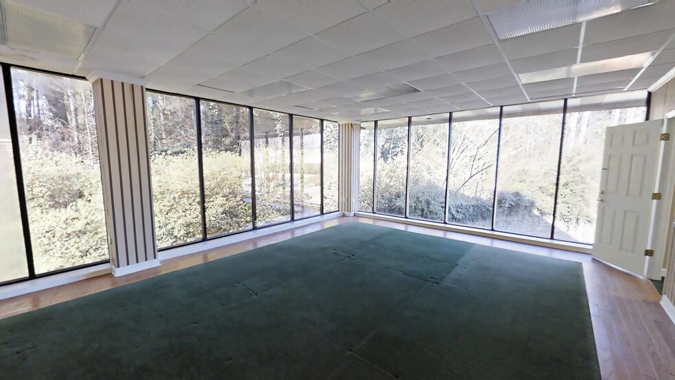 More Photos Of 3120 Medlock Bridge Rd, Peachtree Corners Light Distribution For Sale