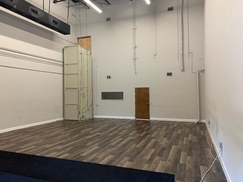 More Photos Of 4050 Westgate Ave, West Palm Beach Showroom For Lease