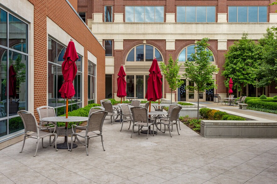 More Photos Of 658 S 4th St, Louisville Medical For Lease