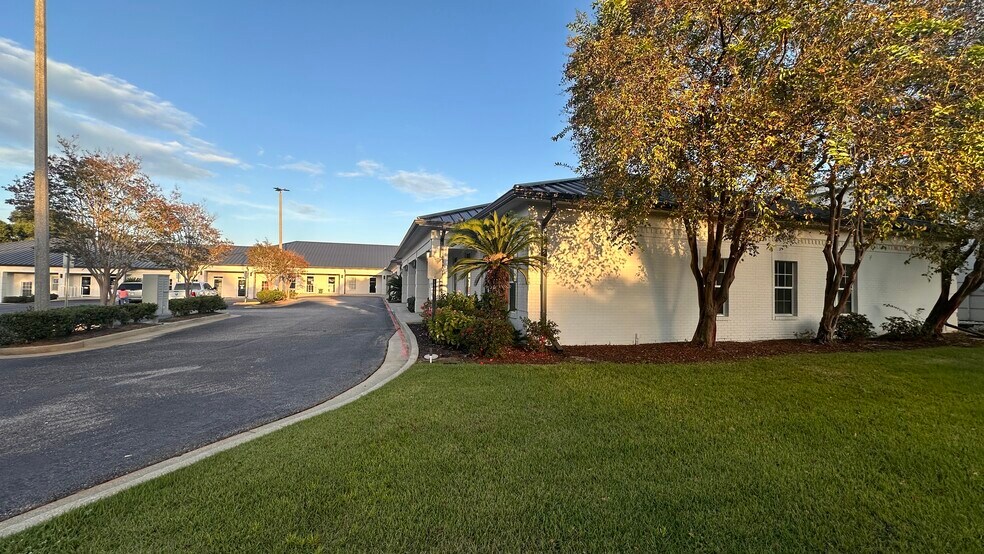 More Photos Of 1544 W 2nd St, Gulf Shores Office For Lease