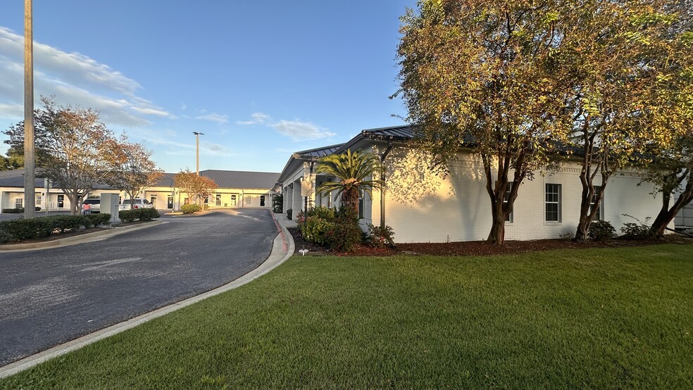 More Photos Of 1544 W 2nd St, Gulf Shores Office For Lease