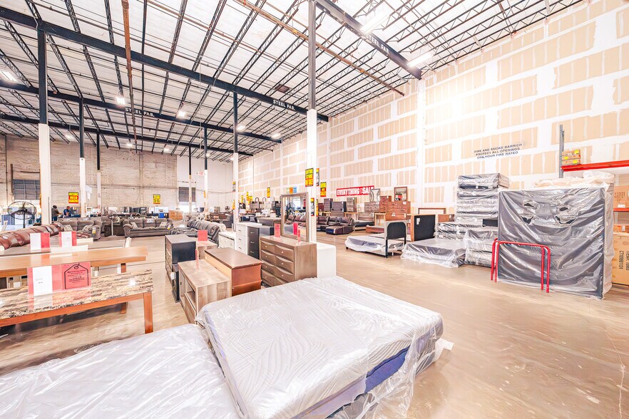 More Photos Of 6001 Powerline Rd, Fort Lauderdale Showroom For Lease