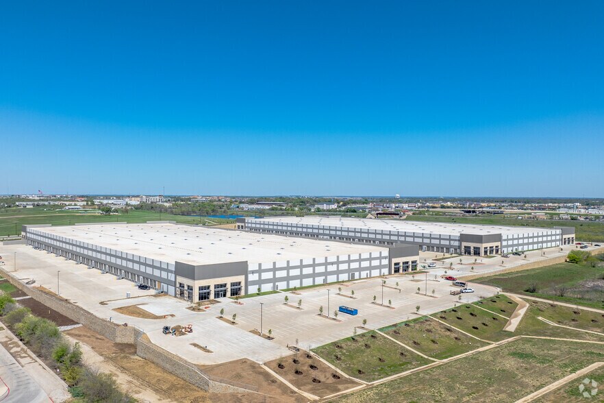 More Photos Of 3333 W University Dr, Denton Distribution For Lease